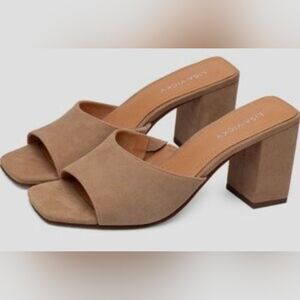 Lisa Vicky Vital V suede Tan Sandals